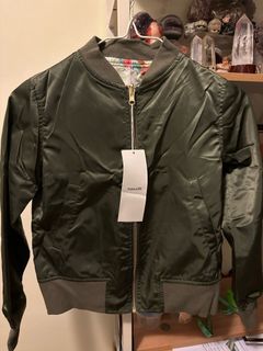（分類：）位於 。 由 yeojlaw 提交（商品編號 1273855274，圖片 1）。簡介： 。