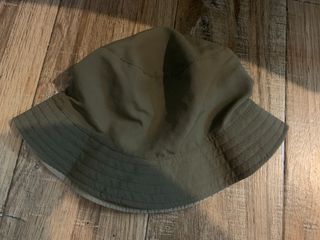 [10]	taupe fisherman's hat 11"