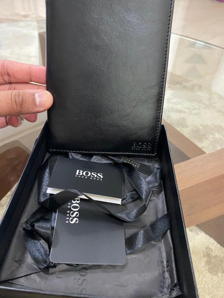 Authentic HUGO BOSS leather wallet organizer Men's Fashion