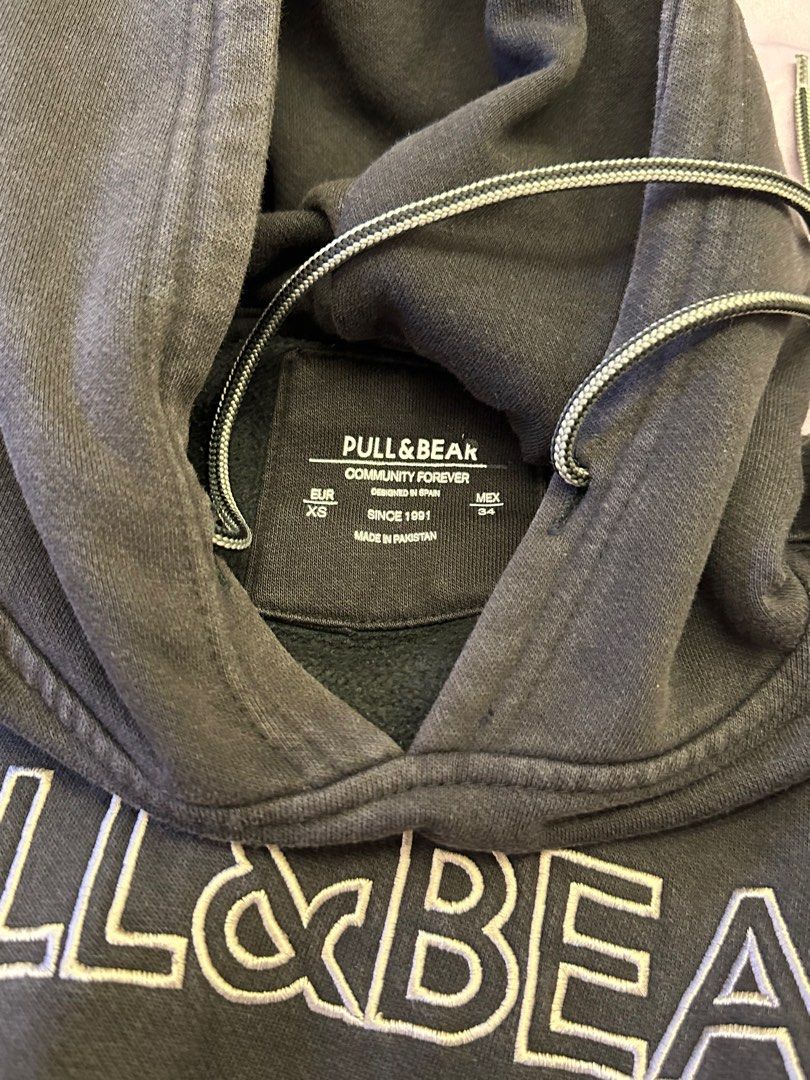 Pull and shop bear hoodie black