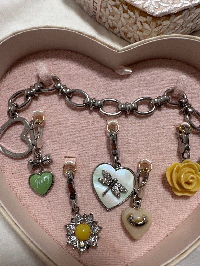 Buy the Designer Juicy Couture Gold-Tone Chain Toggle Clasp Heart Charm  Bracelet | GoodwillFinds