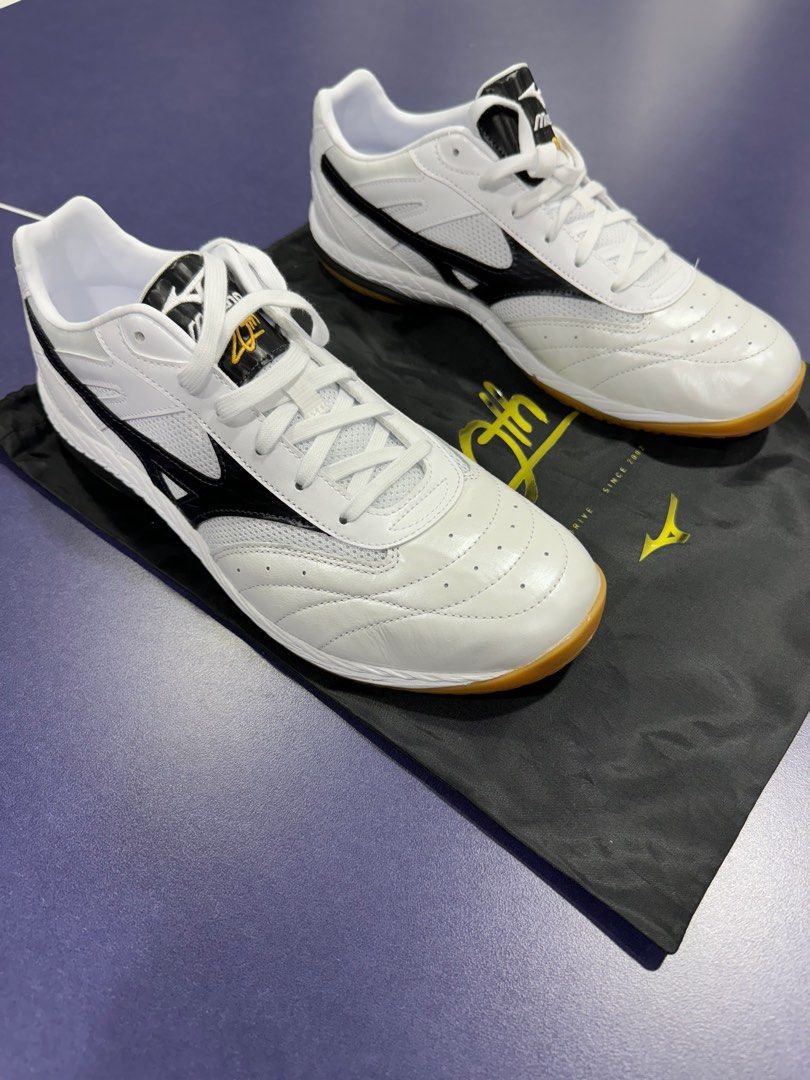 Mizuno table tennis deals shoes wave drive