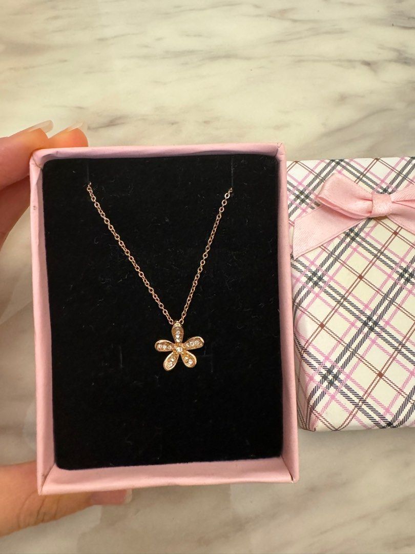 Flower necklace brand top