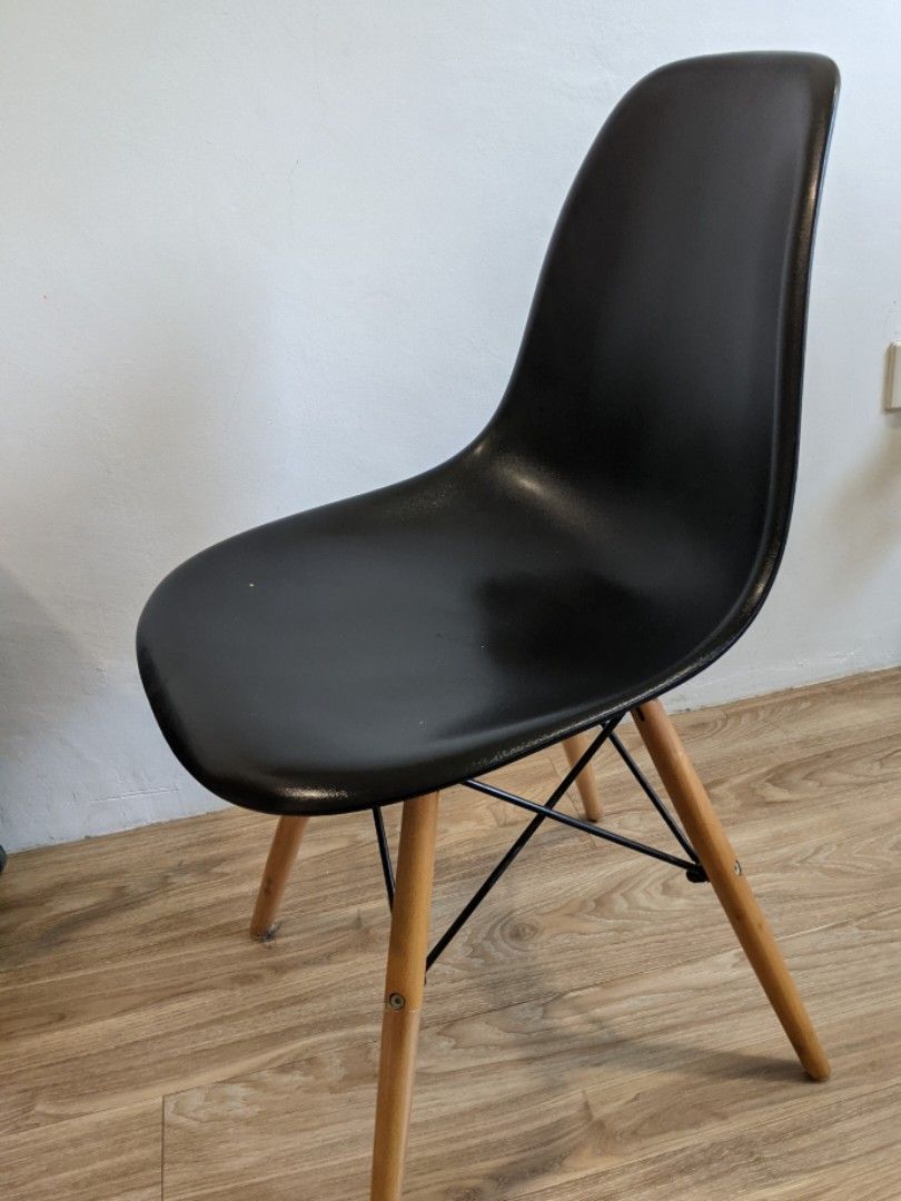 Eames look online alike