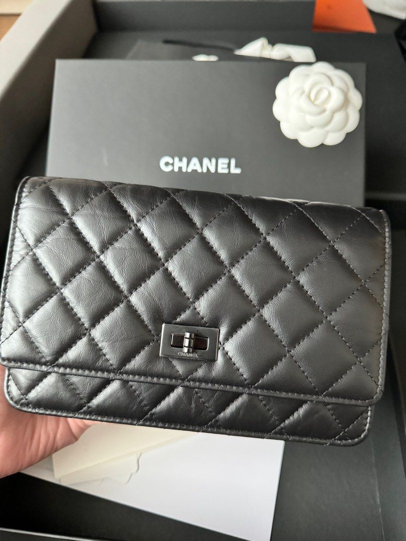 Chanel reissue sales woc so black