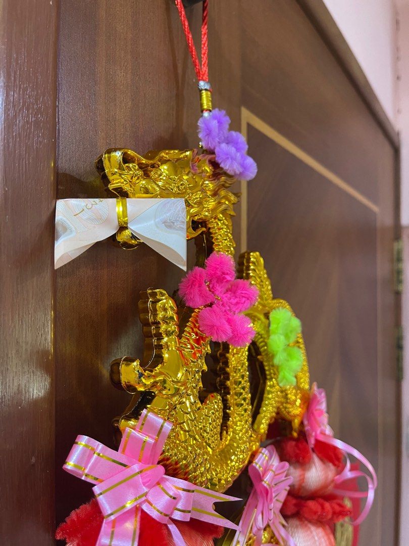 CNY Decoration Garlic with Dragon and Cash, Furniture & Home Living, Home  Decor Accessories, Wall Decor Accessories on Carousell