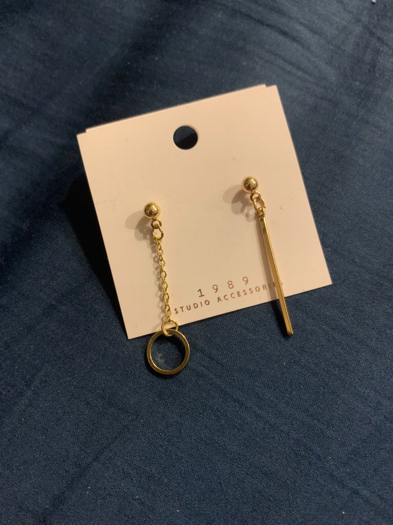 Asymmetrical gold earrings deals