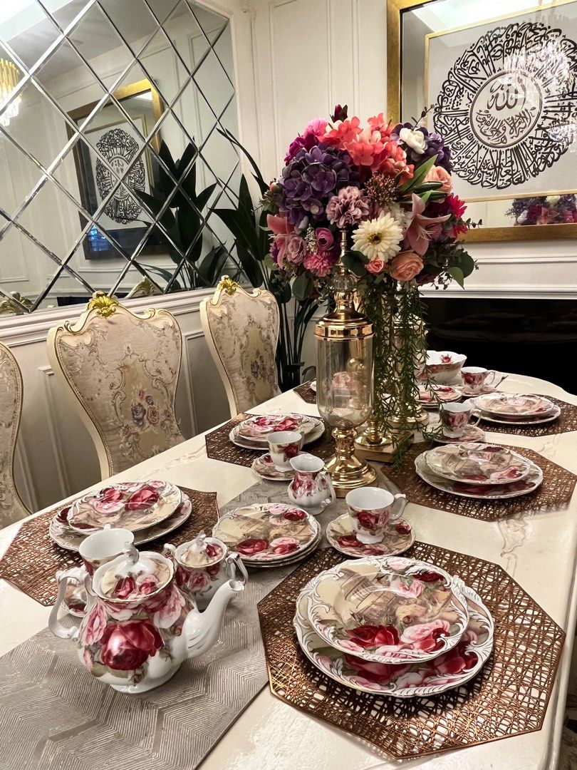 Dining table (Category: Tables & Sets) located in Puchong. Submitted by nancy5458 (Listing ID 1274035330, Image 1). Description: To let go.