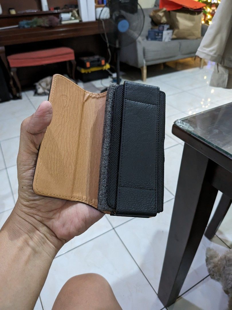 Galaxy Fold 5/4/3 leather holster case (Category: Cases & Sleeves) located in Manila. Submitted by jojob1105 (Listing ID 1273980773, Image 3). Description: Galaxy Z fold 5/4/3 leather belt holster case bnew! Gifted only..