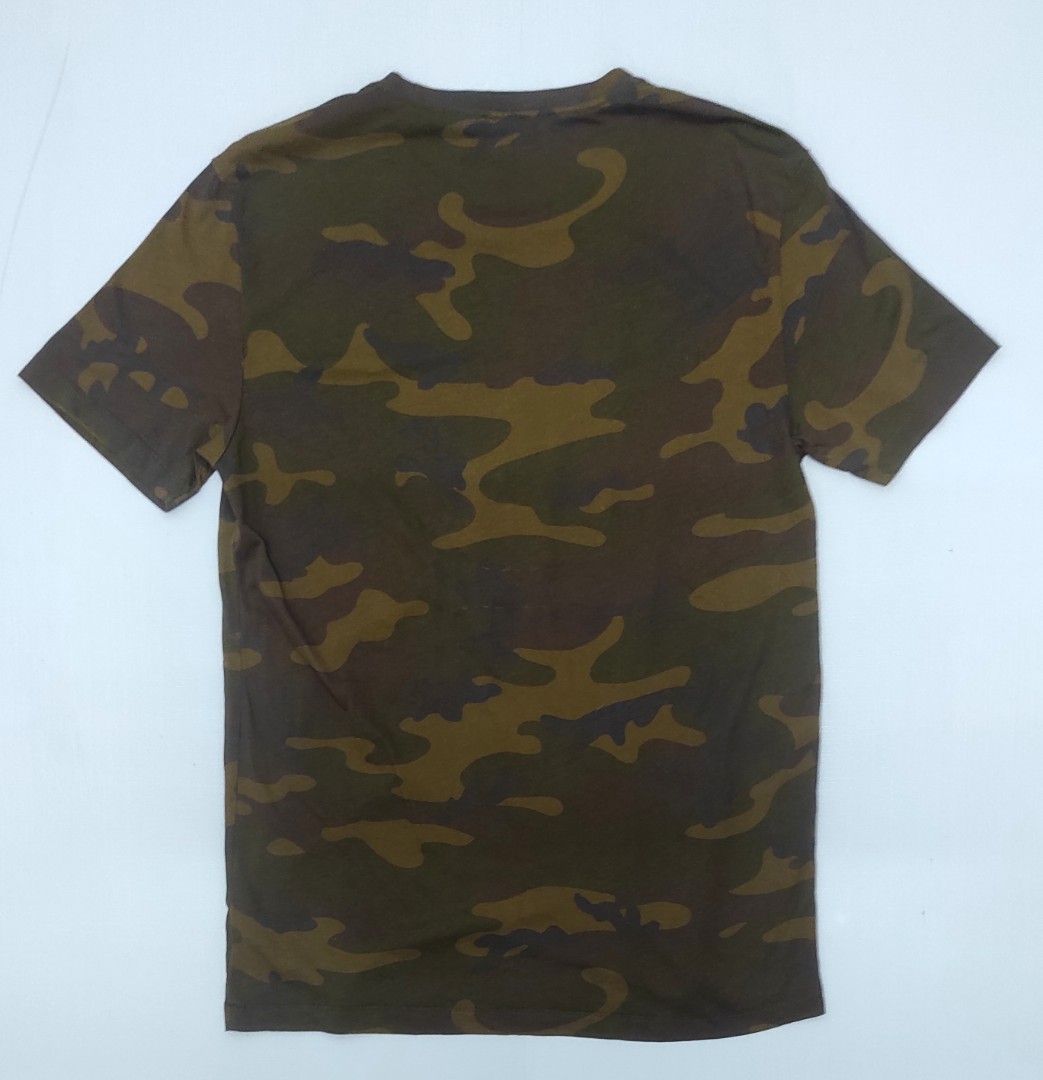 Gap shop camo tee