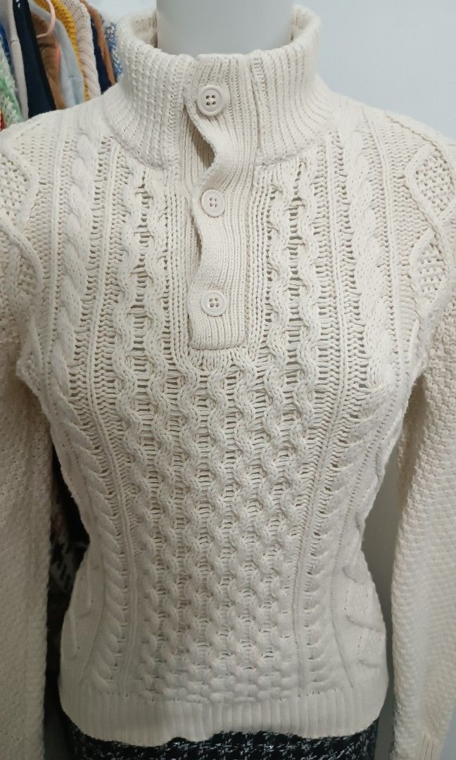 Gap store cream sweater