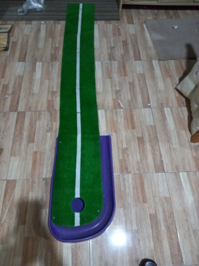 Golf matt golf putter (Category: Golf) located in Quezon City. Submitted by eilgaraje (Listing ID 1273943733, Image 2). Description: golf matt green indoor as posted used in good condition japan surplus.