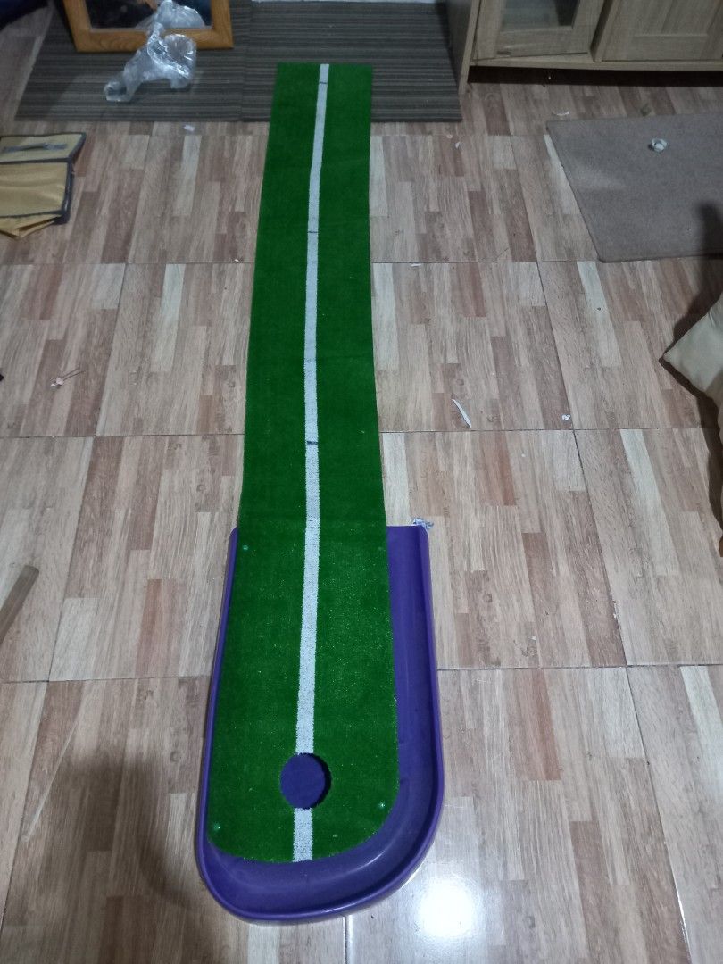 Golf matt golf putter (Category: Golf) located in Quezon City. Submitted by eilgaraje (Listing ID 1273943733, Image 1). Description: golf matt green indoor as posted used in good condition japan surplus.