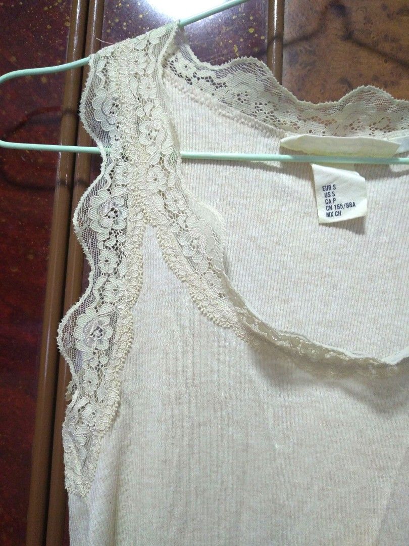 H&M lace trim tank top, Women's Fashion, Tops, Sleeveless on Carousell