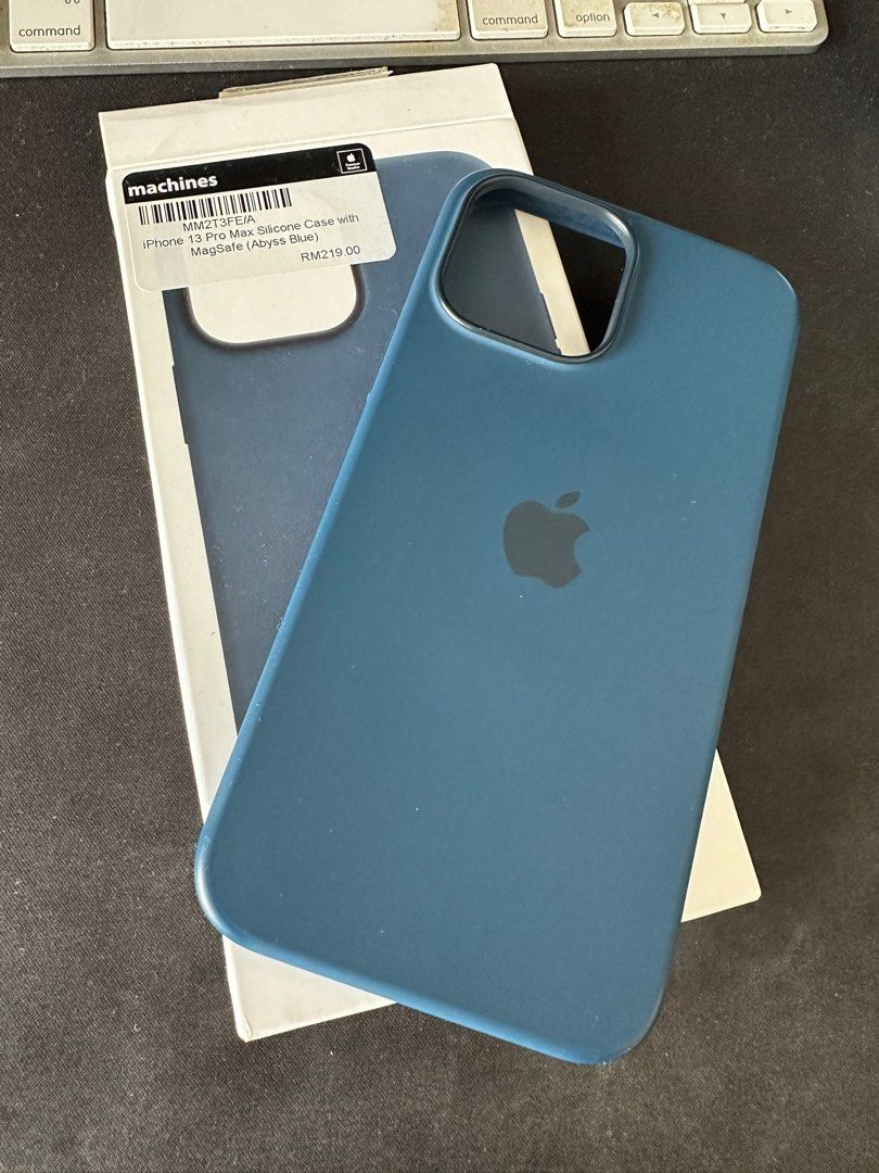 iPhone 13 Silicone Case with MagSafe - Abyss Blue