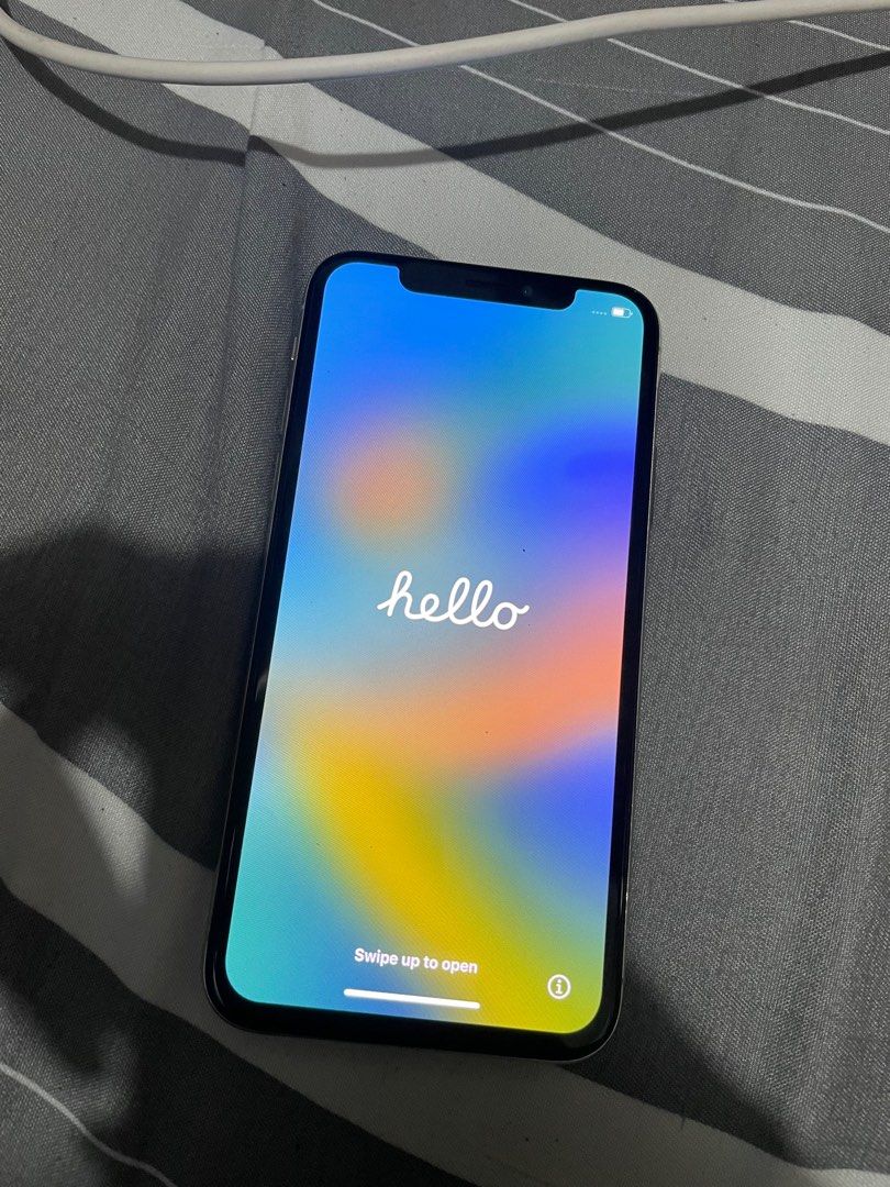 iPhone X 256gb No issues (Category: iPhone X Series) located in Mandaluyong City. Submitted by aliaxmadi (Listing ID 1273961222, Image 1). Description: Selling iPhone X 256gb All working open line No issues Check all u can like new condition unit & case only 📍Mandaluyong.