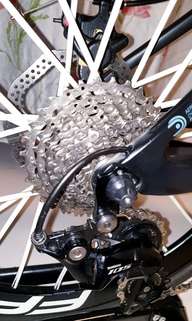 Java mini carbon (Category: Bicycles) located in Singapore. Submitted by syabil01 (Listing ID 1274102998, Image 2). Description: java carbon 20 inch 11 speed shimano 105 crankset 105 open for negotiation.
