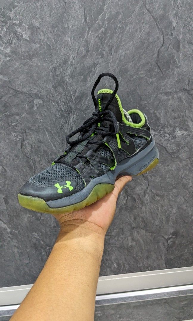 Black and neon green under armour shoes discount
