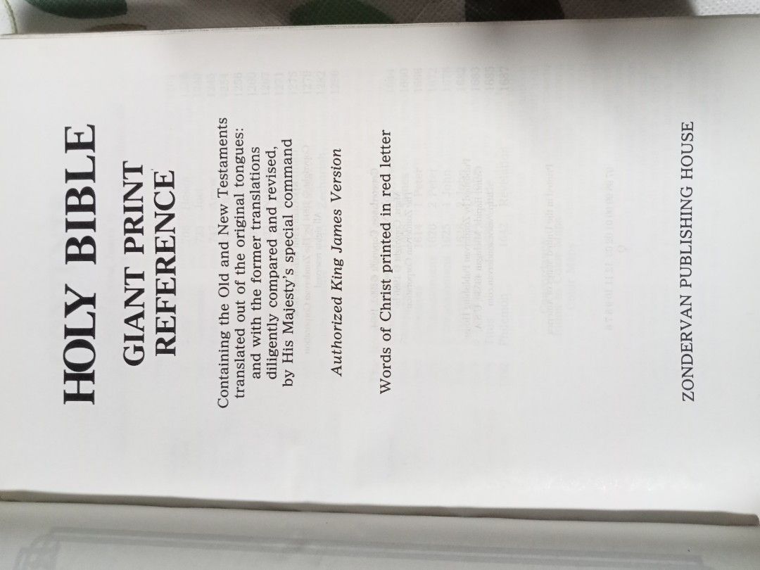 [KJV] King James Version Giant Print with References, Hobbies & Toys ...