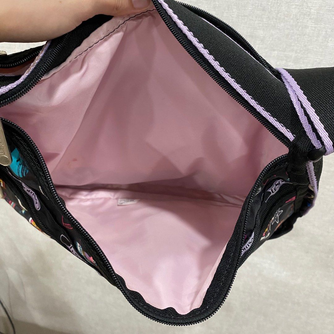 Original Lesportsac Sling Bag, Women's Fashion, Bags & Wallets, Crossbody Bags on Carousell