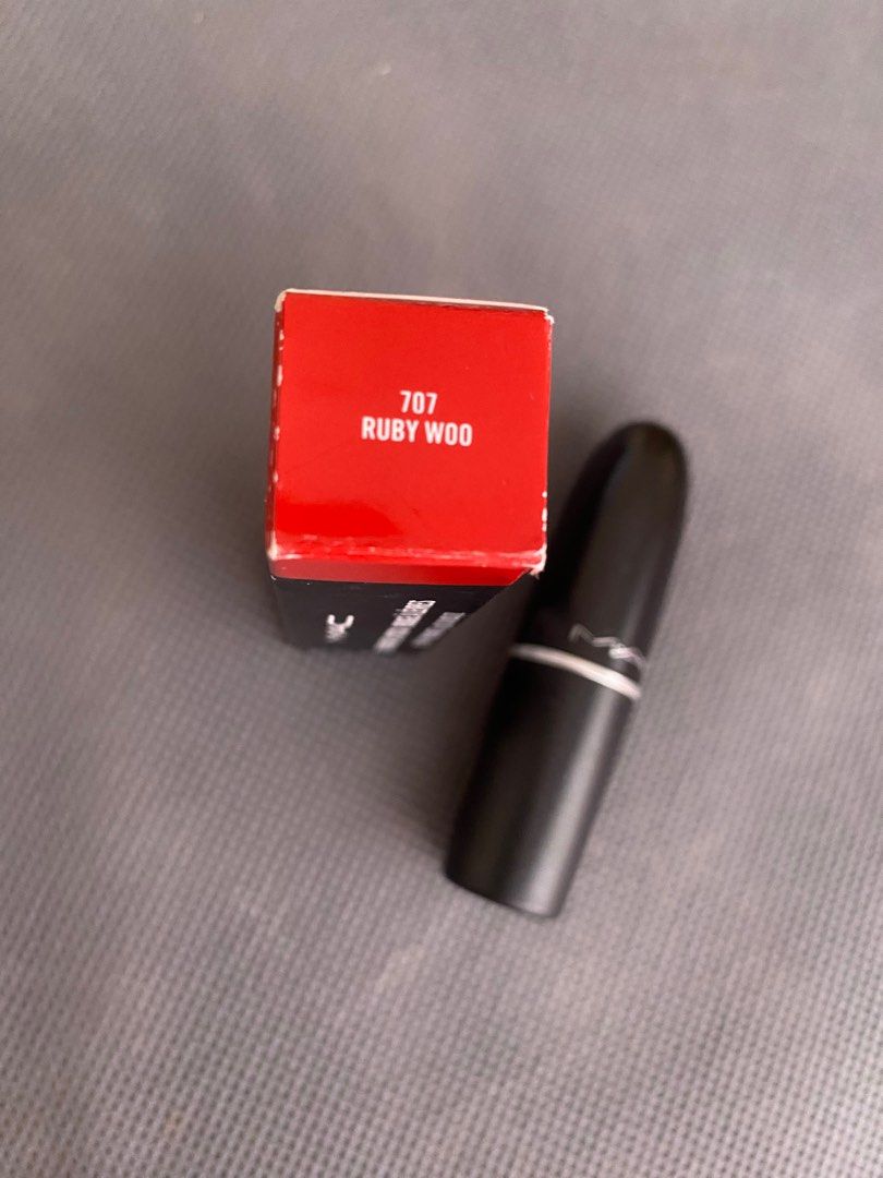 MAC lipstick (Ruby Woo) (Category: Makeup) located in Lucena. Submitted by fashioncult.ph (Listing ID 1274006956, Image 2). Description: MAC lipstick (Ruby Woo) ✨BRANDNEW ✨FINAL PRICE ✨low balers will automatically blocked ✨shipping fee shouldered by the buyer ✨MOP: Gcash ✨MOD: JRS express .