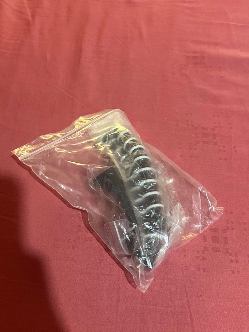 Mini Tripod for Smartphones (Category: Tripods & Monopods) located in Quezon City. Submitted by jannaht (Listing ID 1273957620, Image 3). Description: DM if interested Rfs: I do not use tripods, it would be a waste to keep it and not use it.