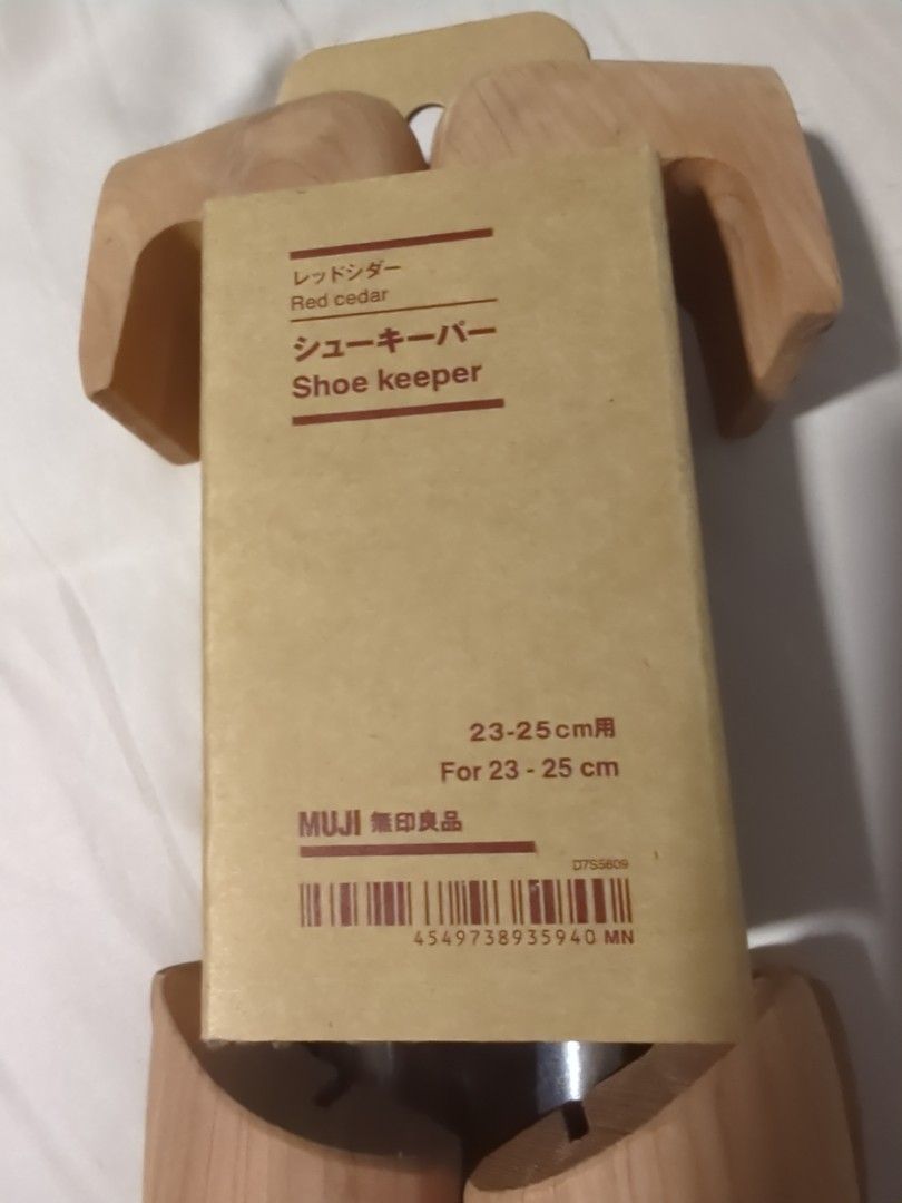 Muji Shoe tree red ceder 23 25 cm