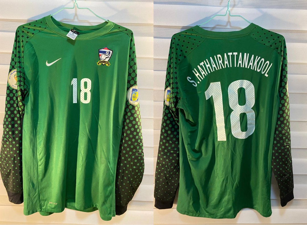 Nike football jersey drifit, Men's Fashion, Activewear on Carousell