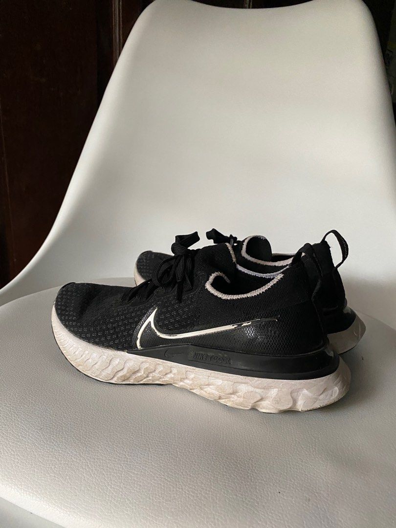NIKE SHOES (Category: Sneakers) located in Marikina City. Submitted by daze_studio_ (Listing ID 1273965561, Image 3). Description: .