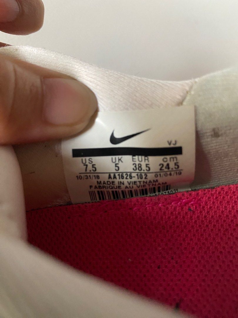 NIKE SHOES (Category: Sneakers) located in Marikina City. Submitted by daze_studio_ (Listing ID 1273966575, Image 2). Description: .