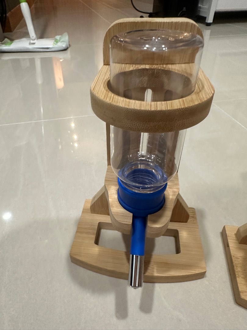 Niteangel water bottle & stand, Pet Supplies, Homes & Other Pet