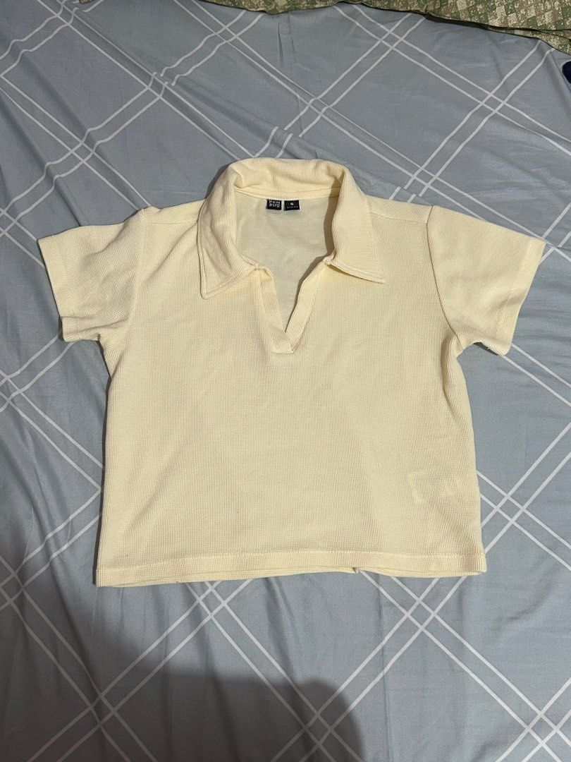 Penshoppe cropped waffle knit polo (Category: Blouses) located in Guimba. Submitted by _thrift_things_ (Listing ID 1274143997, Image 2). Description: Bought for ₱549 Size: Small (semi fit) Used once only (super like new) ✨.