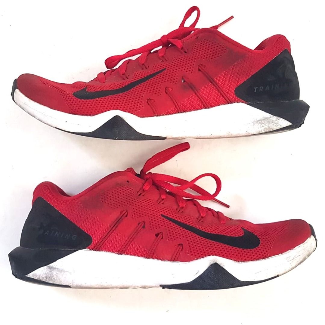 Red nike workout best sale shoes