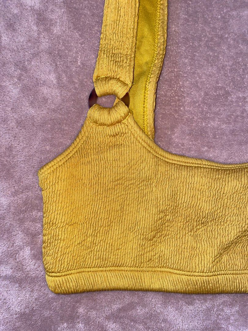 Ribbed Bikini Top w/ Ring (Category: Bikinis & Swimsuits) located in Paranaque City. Submitted by ma.declutter (Listing ID 1273996656, Image 2). Description: This one’s in very good condition but it’s now too small for my frame 🥲 Size 6 on tag Best fits XS-S .