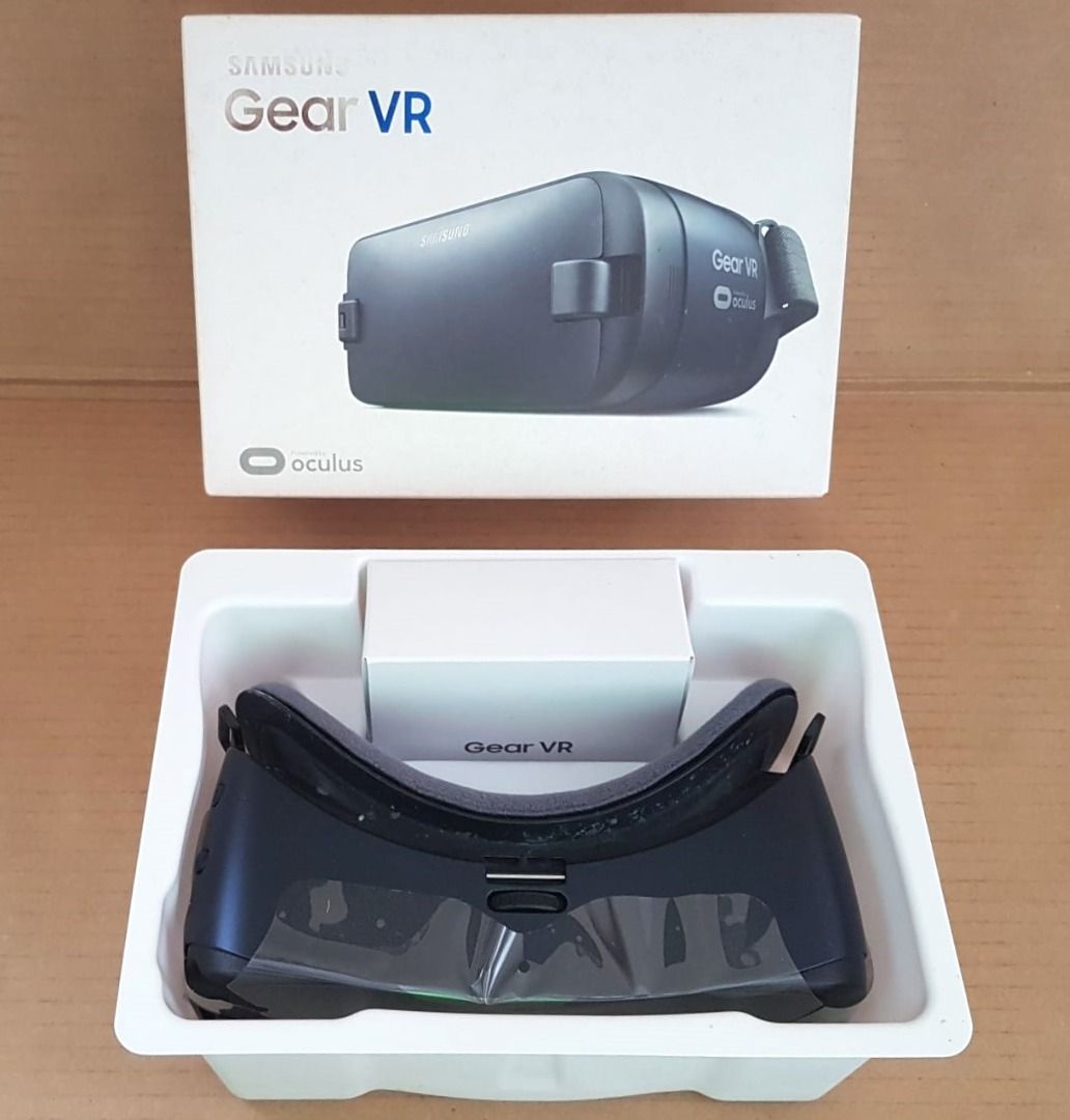 Samsung Gear VR, Virtual Reality Headset, powered by Oculus, Lightweight,  Wireless Headset, Galaxy Smartphones, Amazing New