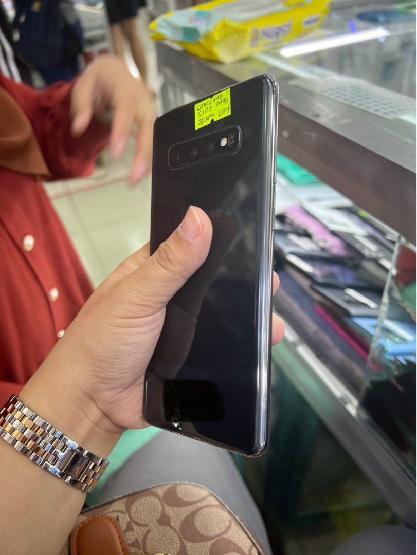 Samsung S10 Plus 128gb Dualsim FU (Category: Samsung) located in San Juan City. Submitted by javedsgadgetshop (Listing ID 1274083361, Image 2). Description: OPEN FOR INSTALLMENT VIA CREDIT CARD/GGIVES & SWAP/TRADE-IN! WE BUY AND SELL ( ANYKINDS OF UNIT BINIBILI PO NAMIN)! PTPA : Padelete po f bawal Read ❗️Onhand ‼️ Samsung S10+ •128gb •NTC Variant •Good batt health •Factory Unlock •95% Smoothness •No hidden issue | No Repaired •100% Authentic | N