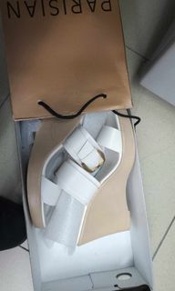 size 7 white sandals