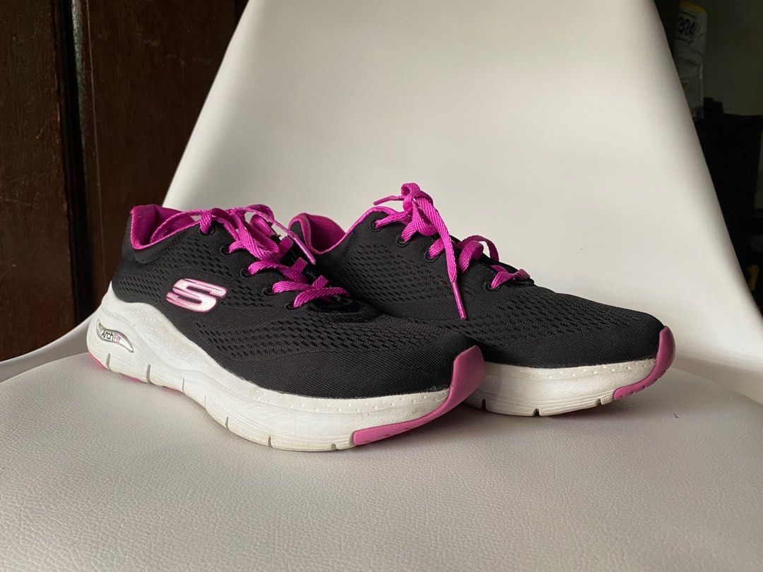 SKETCHERS SHOES (Category: Sneakers) located in Marikina City. Submitted by daze_studio_ (Listing ID 1273966774, Image 2). Description: No insoles .
