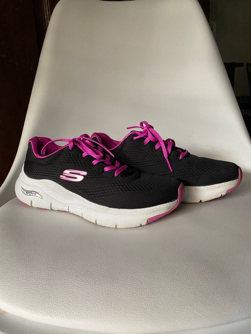 SKETCHERS SHOES (Category: Sneakers) located in Marikina City. Submitted by daze_studio_ (Listing ID 1273966774, Image 3). Description: No insoles .