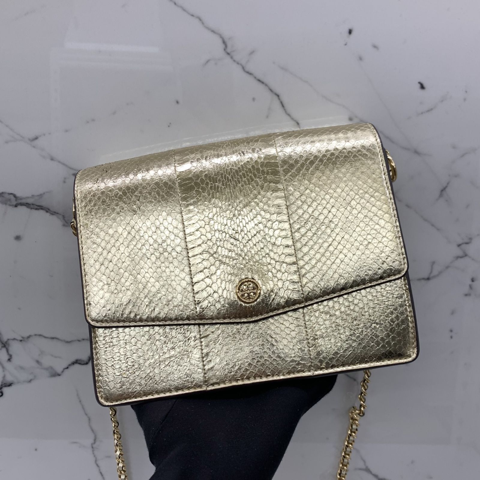 TORY BURCH GOLD CHAIN SHOULDER BAG 237043650 WE Luxury Bags Wallets on Carousell