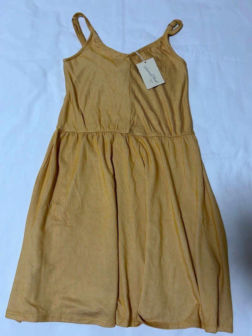 Universal thread deals yellow dress