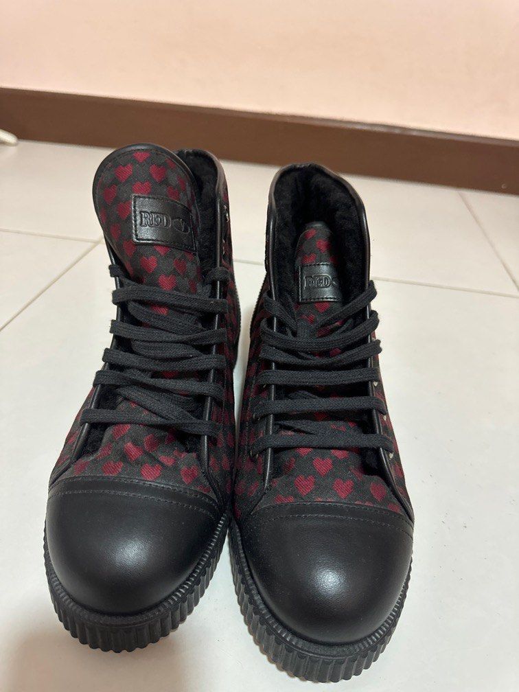 Red sales winter shoes