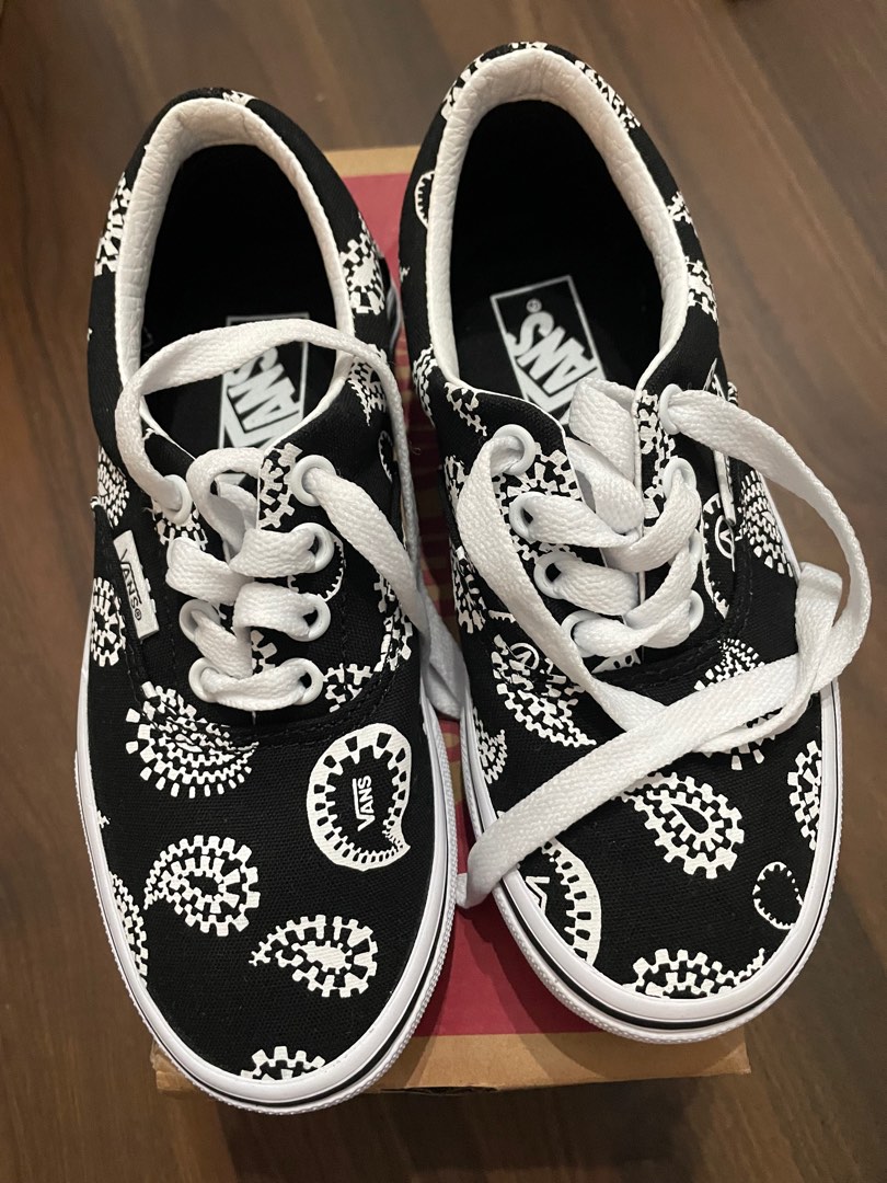 Vans Era Paisley Men s Fashion Footwear Sneakers on Carousell
