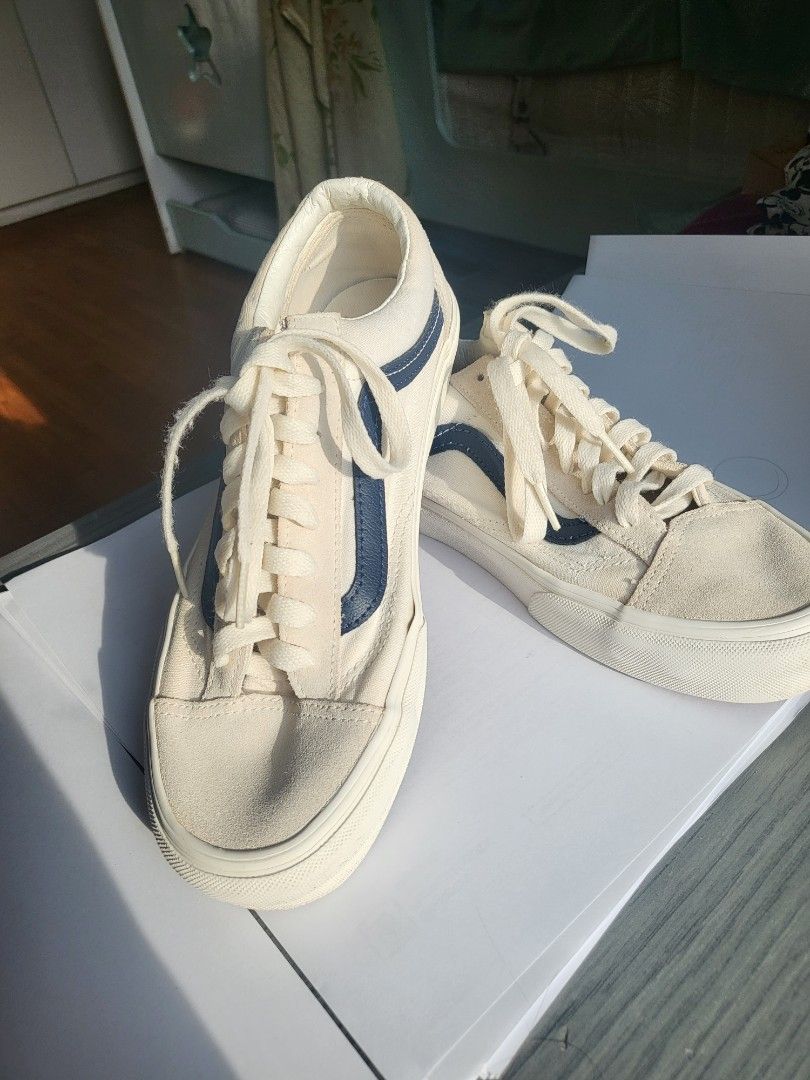 Wall white vans outlet