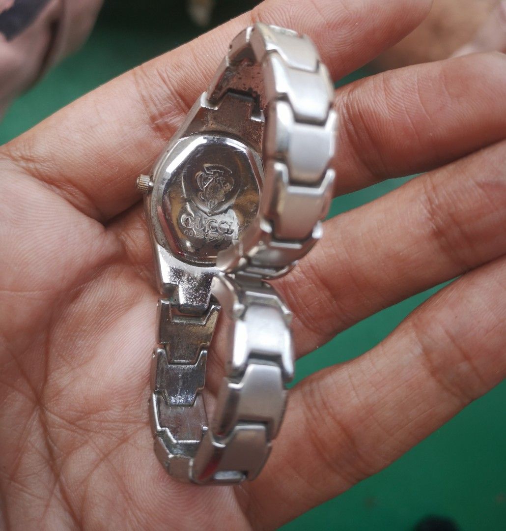 Gucci watch hotsell from the 90s