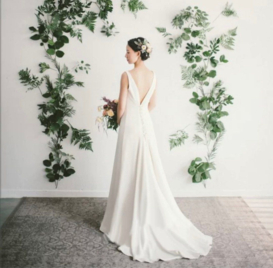 Low v back wedding dress deals