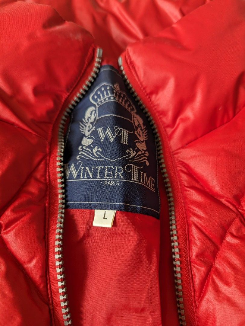 Winter Jacket (Category: Coats, Jackets and Outerwear) located in Singapore. Submitted by wxthesparthaaa (Listing ID 1273966261, Image 2). Description: size says L too, i don't know the exact but i can help u measure if your interested..