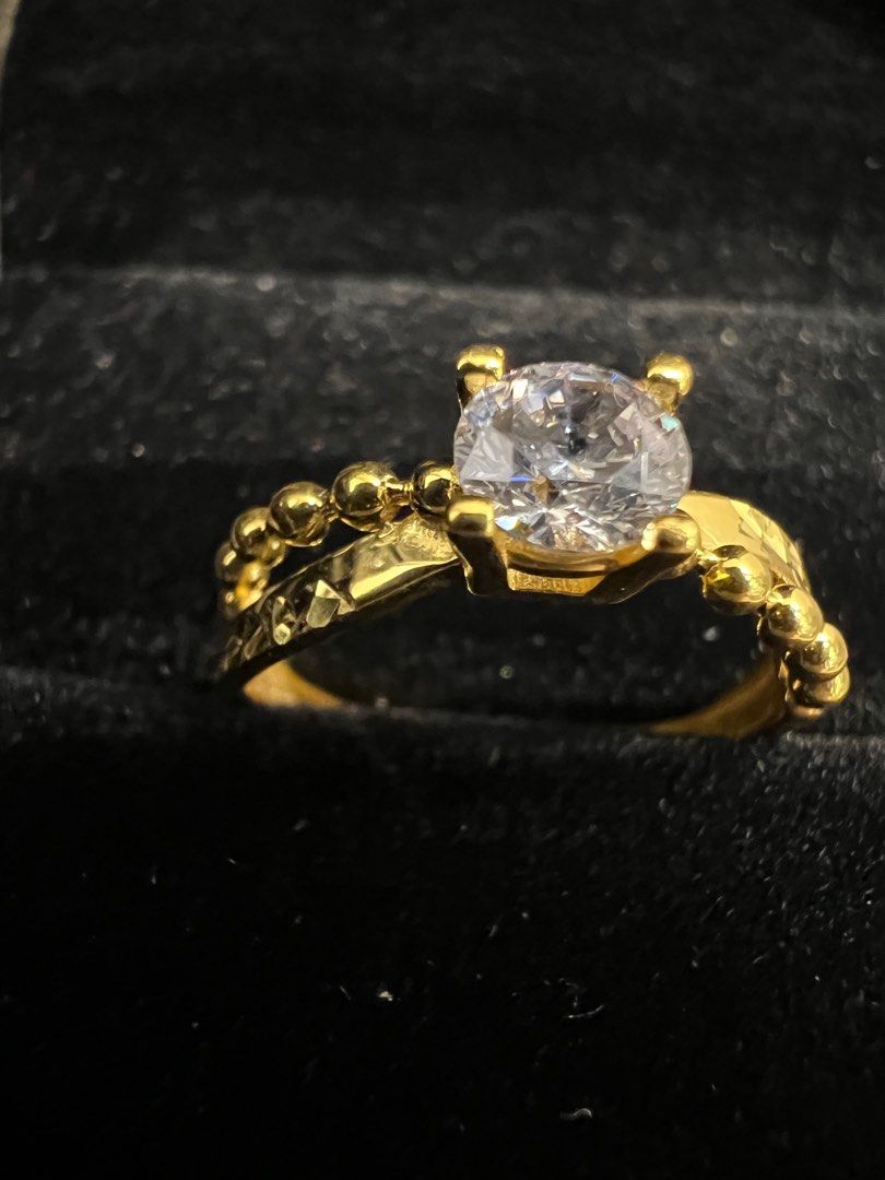 Gold ring with 2025 white stone