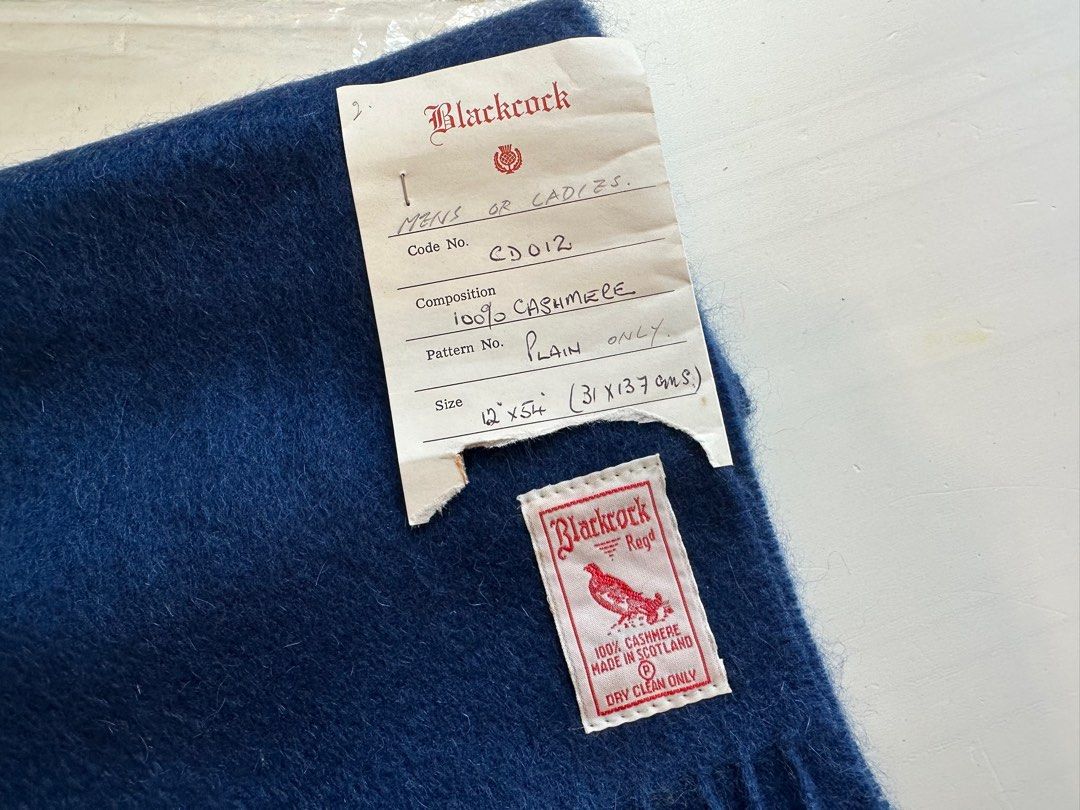 包順豐智能櫃/順豐站郵費） 全新連包裝英國品牌Blackcock 英國製造深藍色Heritage Plain Cashmere Scarf 100%  純羊毛男性女性中性頸巾絲巾英國親友手信