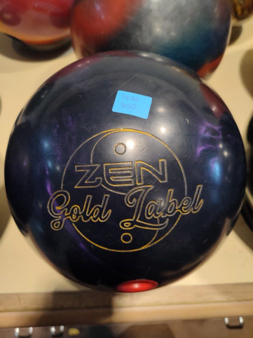 900グローバル ゼンゴールドラベル Bowling Ball 900Global Zen Gold